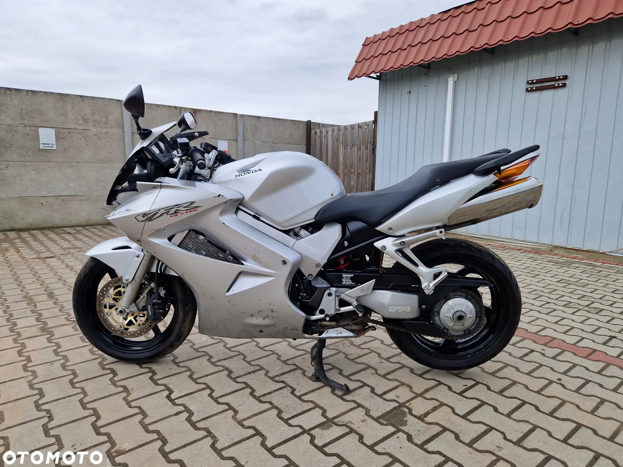 Honda VFR - 12