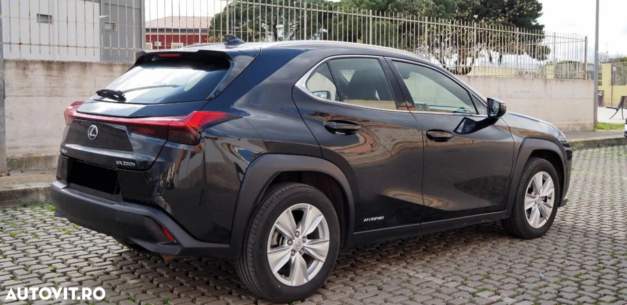 Lexus UX 250h FWD Business - 8