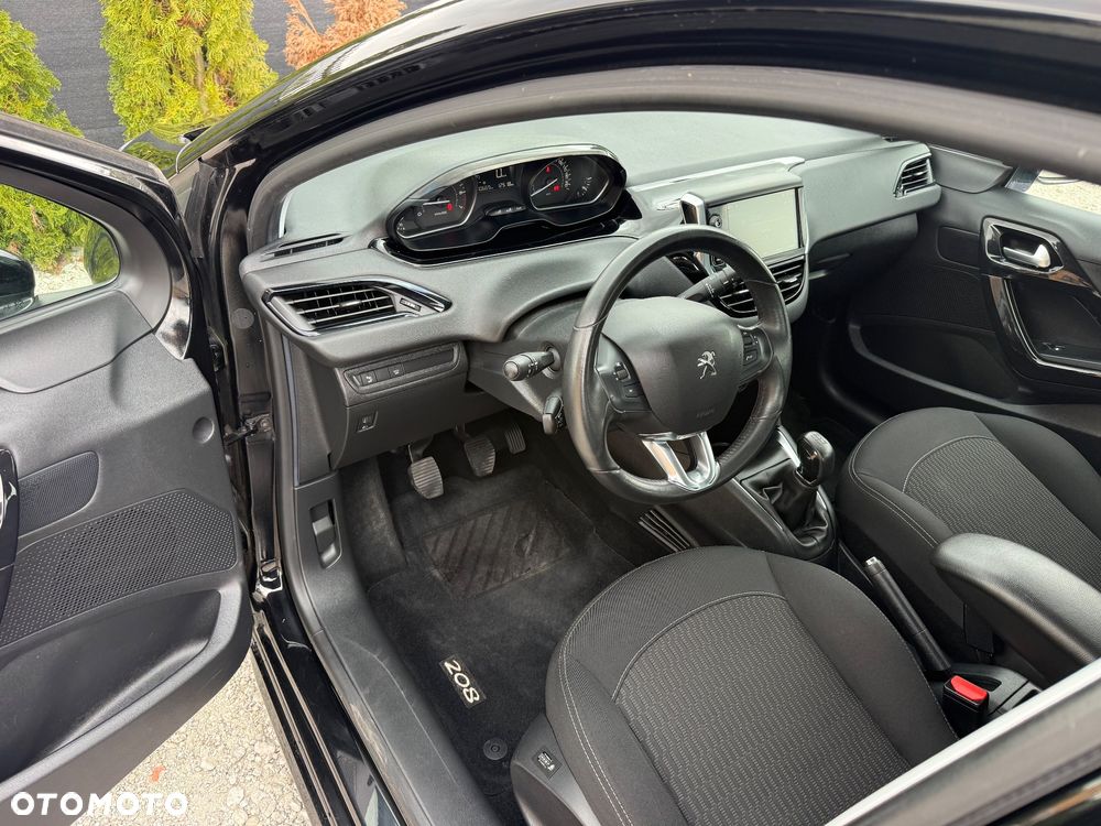 Peugeot 208 - 30