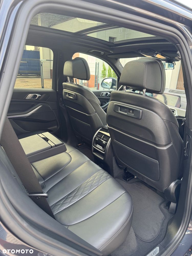 BMW X5 M50i - 11