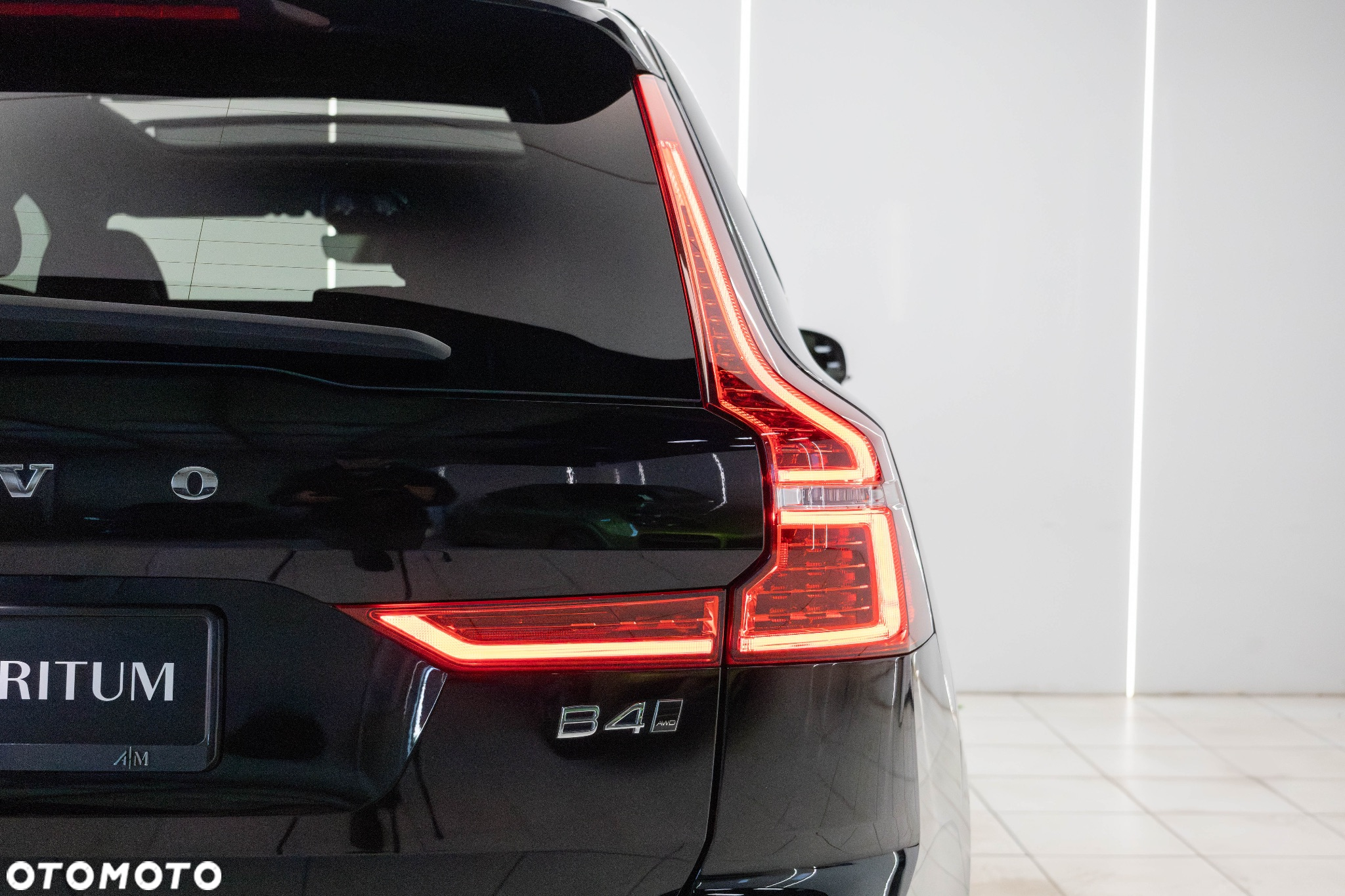 Volvo XC 60 B4 D AWD Plus Dark - 11