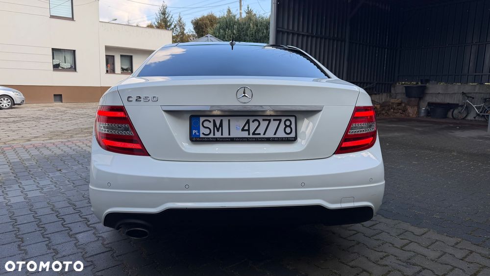 Mercedes-Benz Klasa C 250 CGI BlueEff Sport - 31