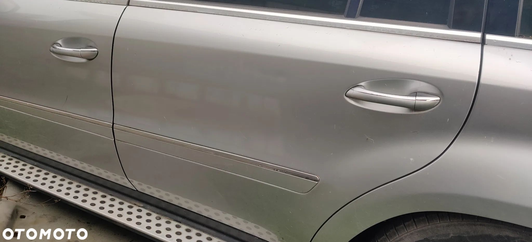 MERCEDES GL X164 DRZWI LEWY TYL - 1