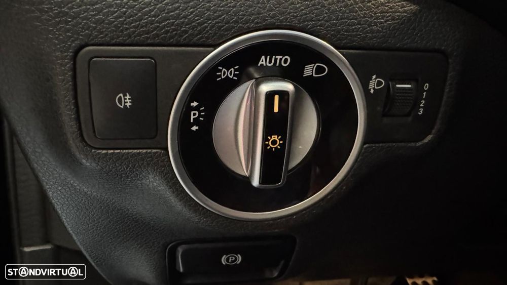 Mercedes-Benz A 180 d AMG Line - 24