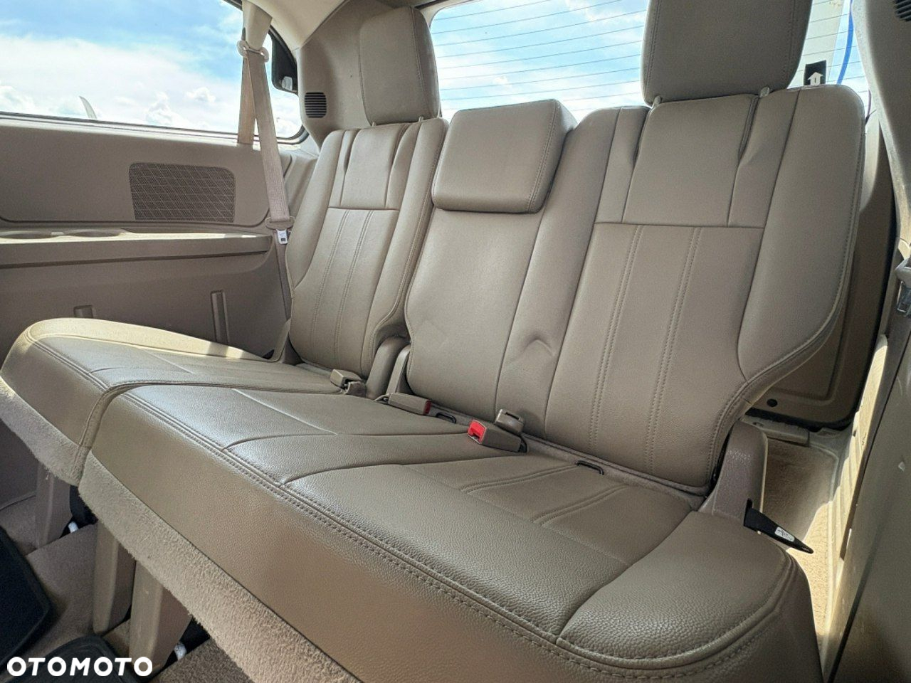 Chrysler Town & Country 3.6 Limited - 19