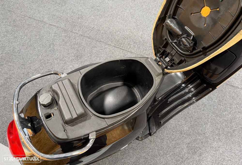 Piaggio Vespa LX - 14