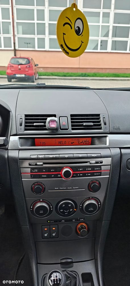 Mazda 3 1.6 Active + - 28
