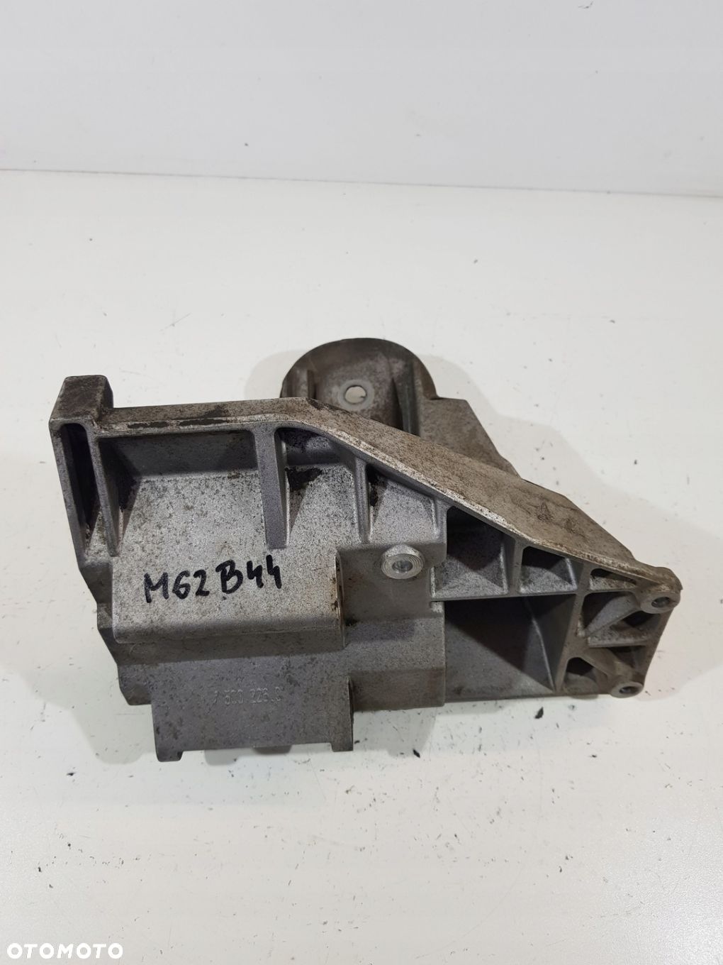 ŁAPA SILNIKA 64557503226 RANGE ROVER L322 4.4B M62 - 1