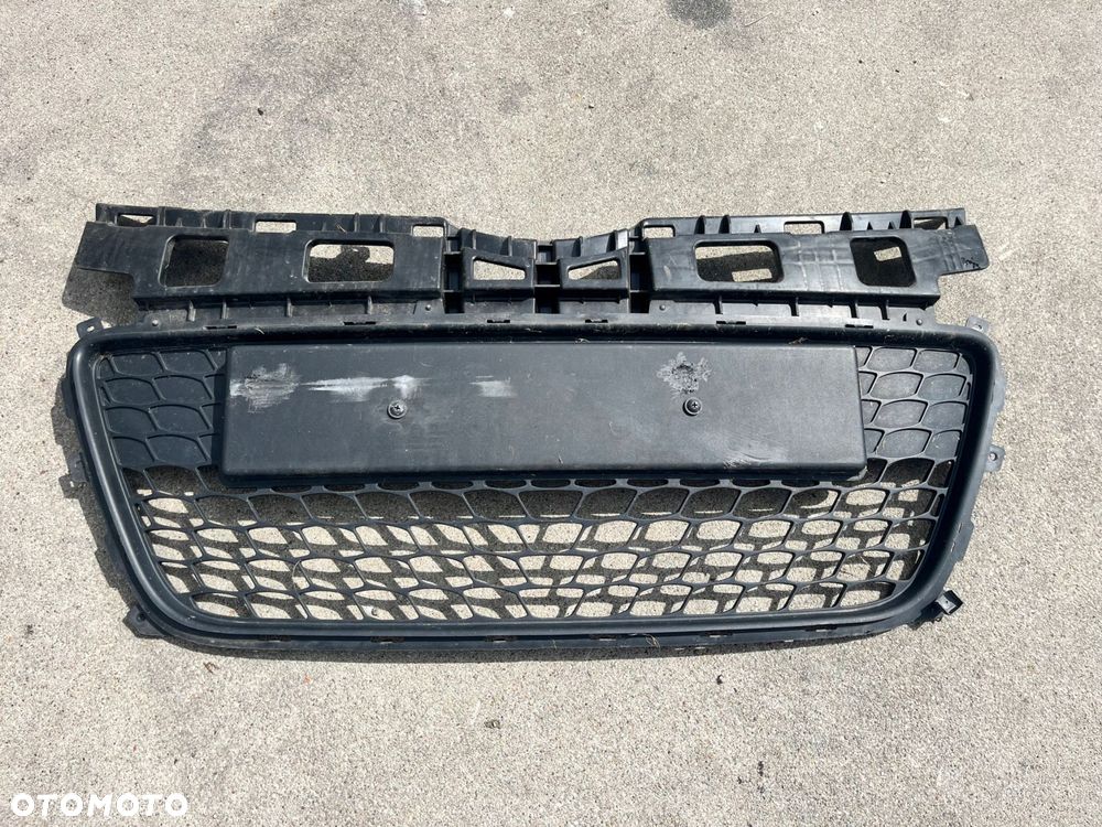 Kratka Środkowa Zderzaka Hyundai I30 I 07-12 - 1
