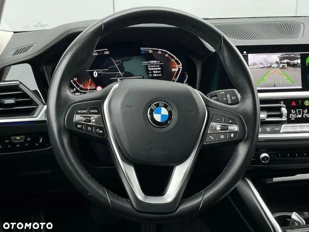 BMW Seria 3 320d Luxury Line - 18