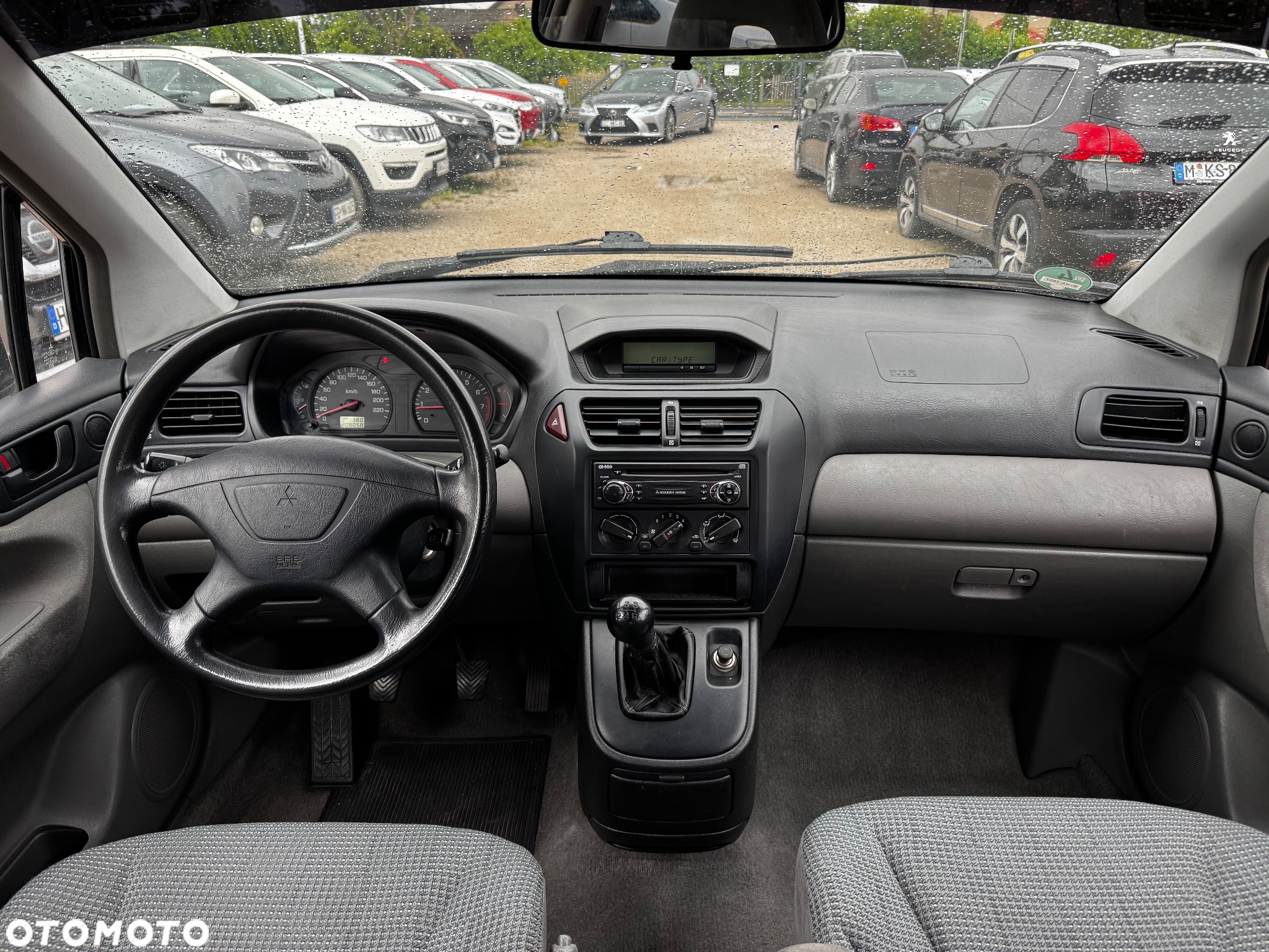 Mitsubishi Space Wagon 2.0 Cool - 24