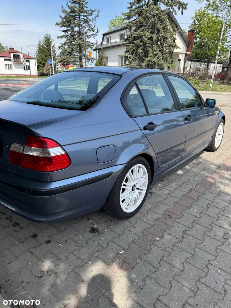 BMW Seria 3 325i - 4