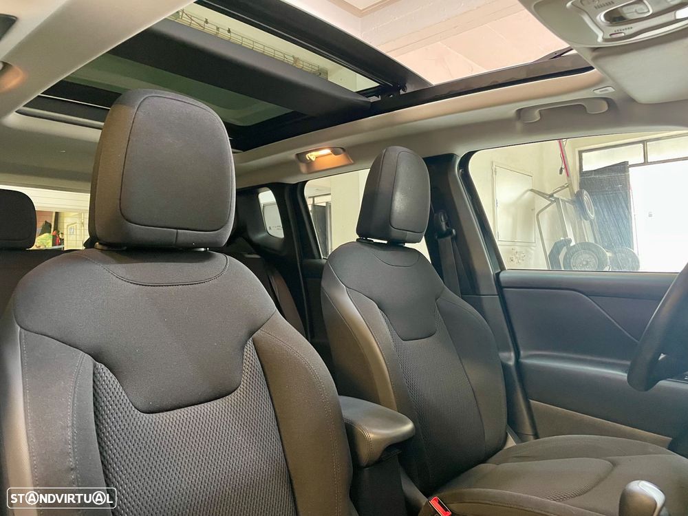 Jeep Renegade 1.3 T Night Eagle DCT - 30