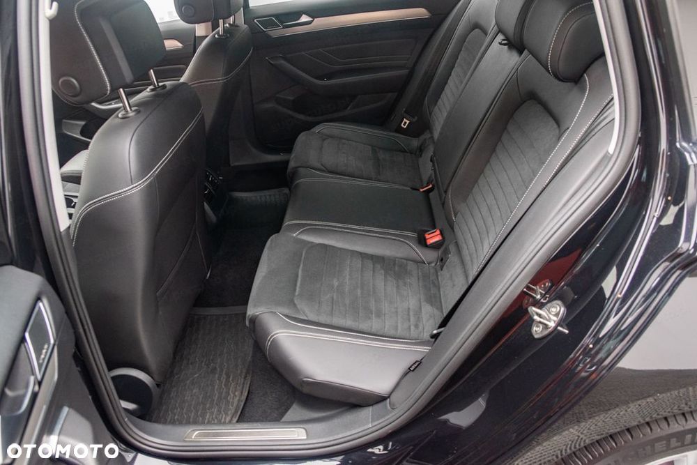 Volkswagen Passat 2.0 TSI Elegance DSG - 28