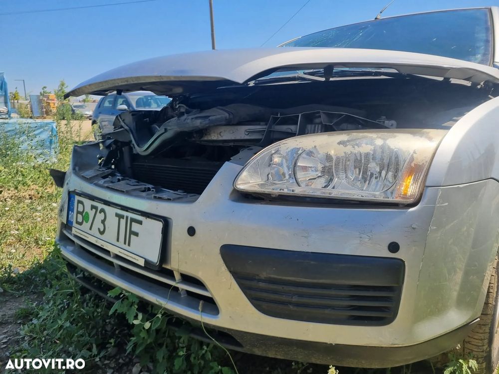 Ford Focus 1.4i Trend - 30