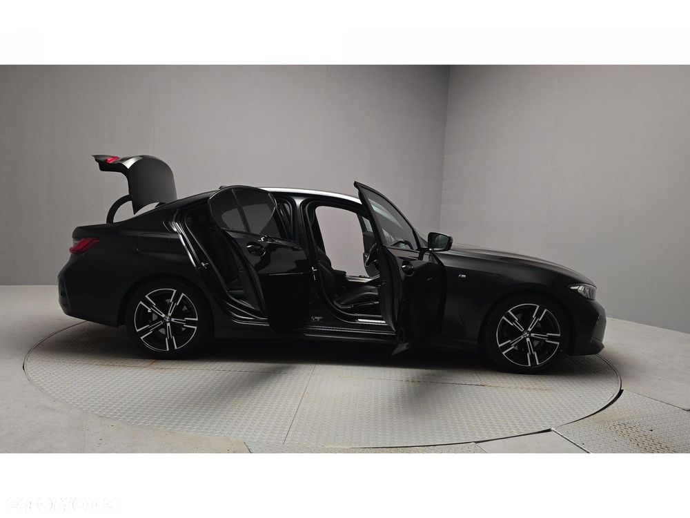 BMW Seria 3 320d xDrive mHEV M Sport - 11