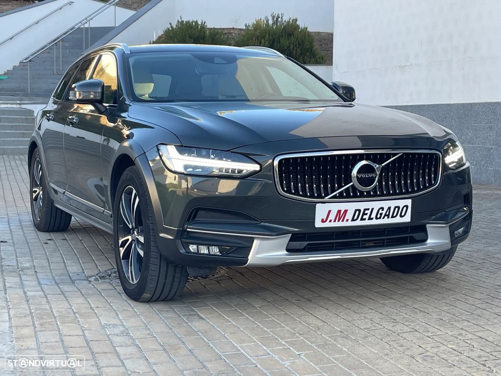 Volvo V90 Cross Country 2.0 D4 Pro AWD Geartronic - 2