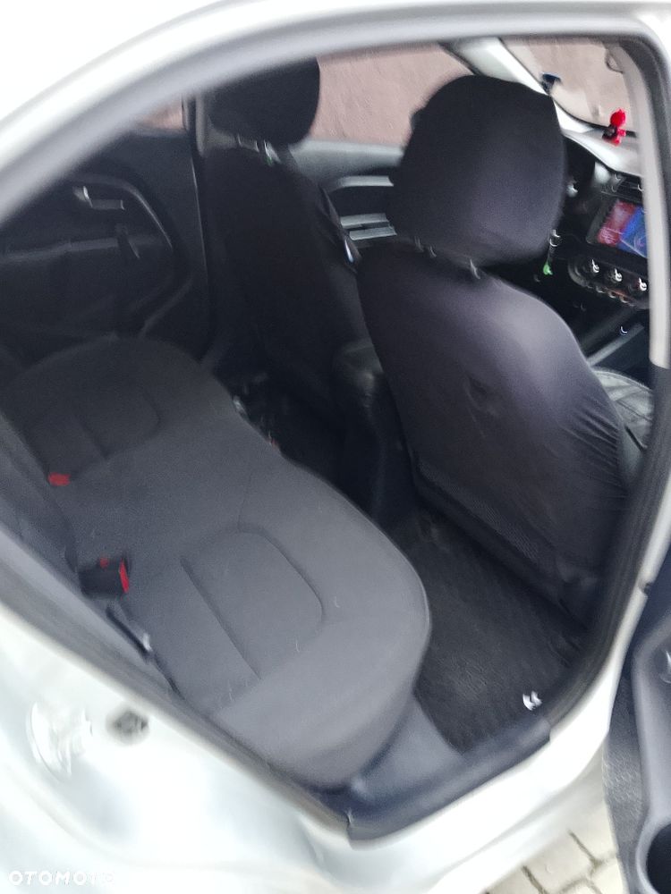 Kia Rio - 7