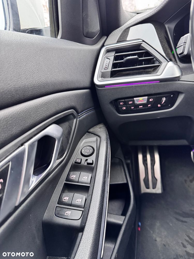 BMW Seria 3 318d M Sport Shadow - 25