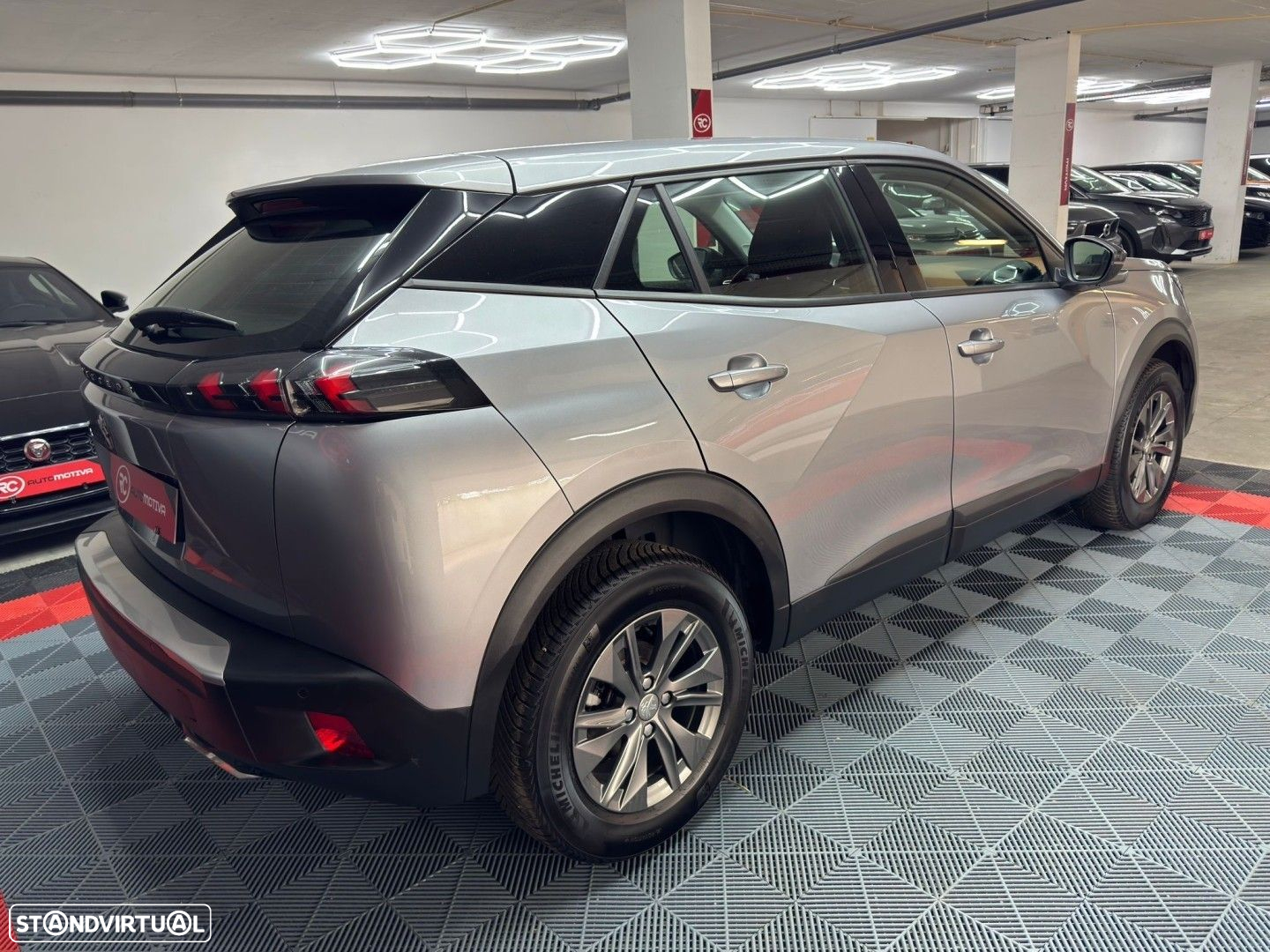 Peugeot 2008 1.2 PureTech Active Pack EAT8 - 6