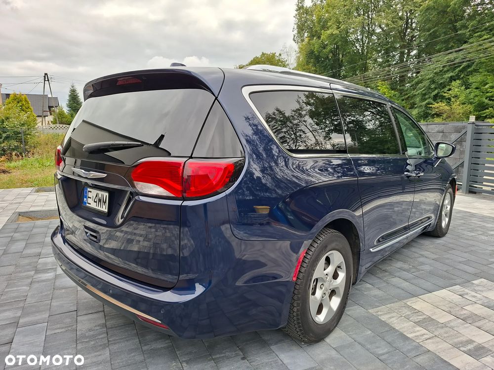 Chrysler Pacifica - 4