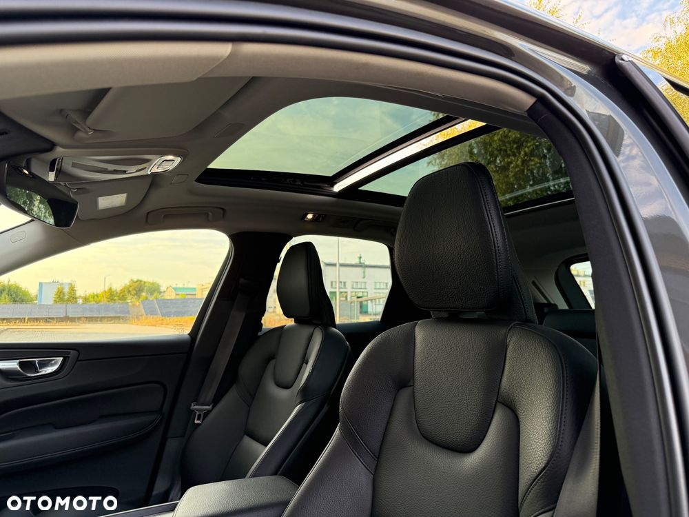 Volvo XC 60 T6 AWD Plug-In Hybrid Inscription - 24