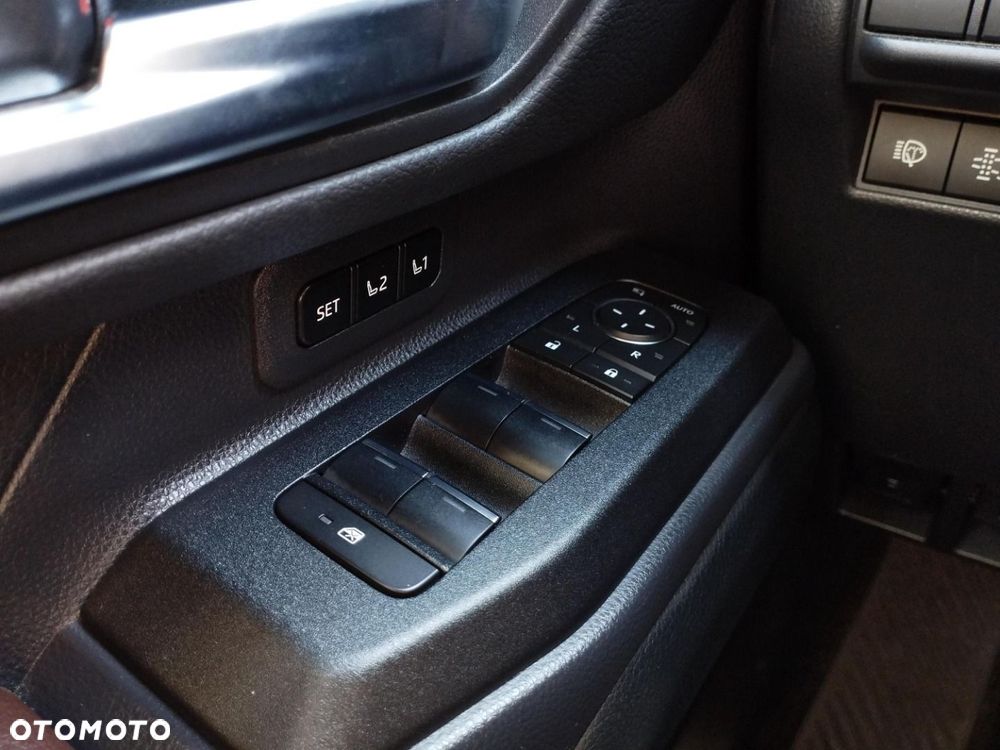 Toyota Land Cruiser - 20