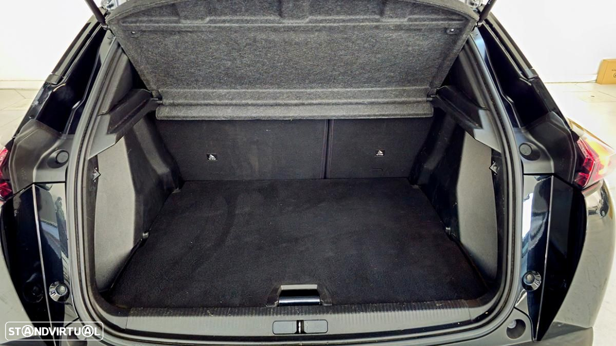 Peugeot e-2008 Allure - 8