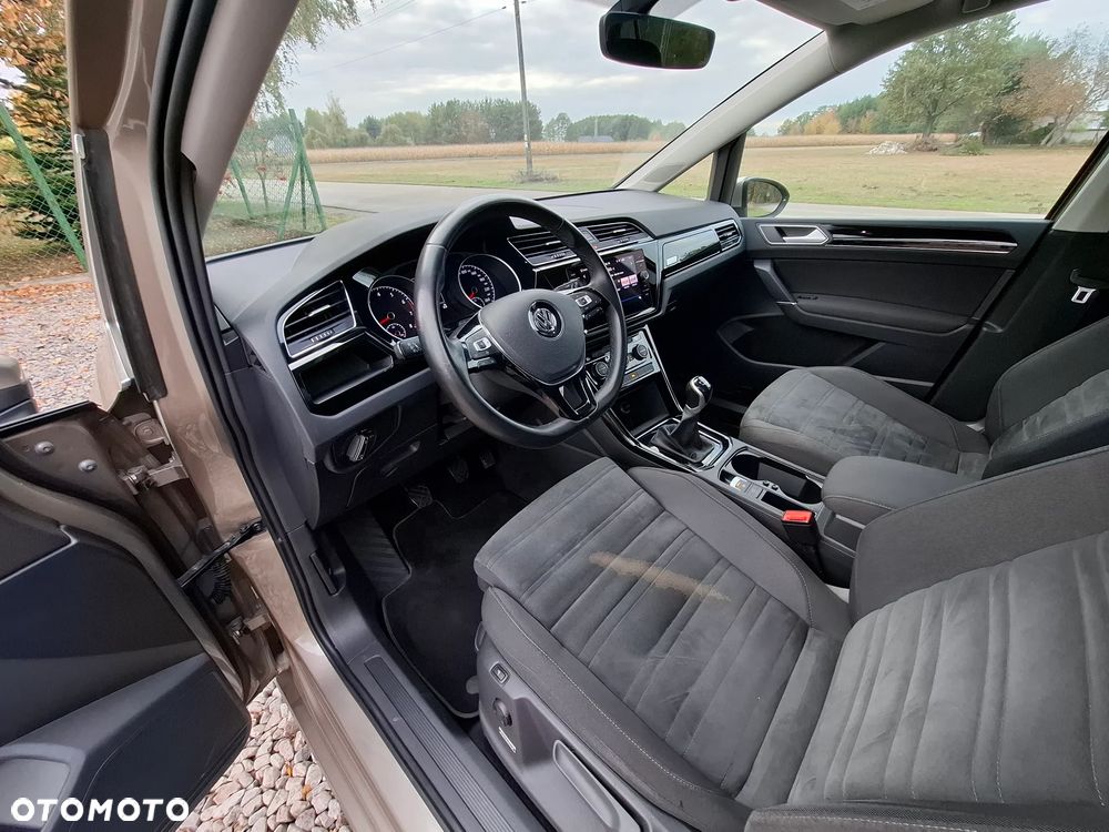 Volkswagen Touran 1.5 TSI EVO Highline - 11