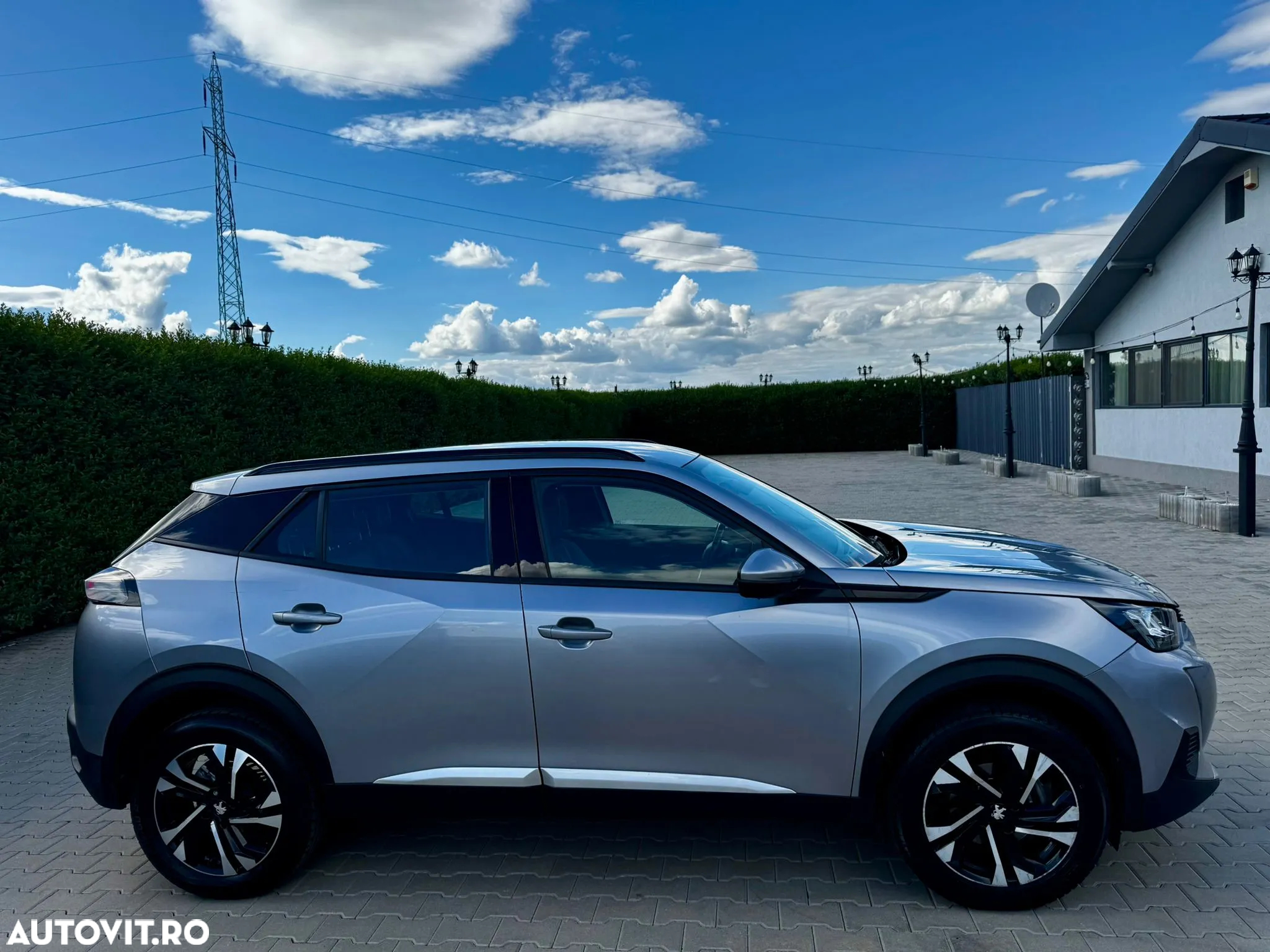 Peugeot 2008 1.2 L PureTech STT Allure - 8