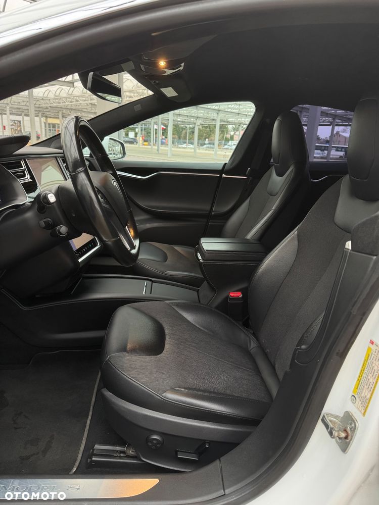 Tesla Model S - 8