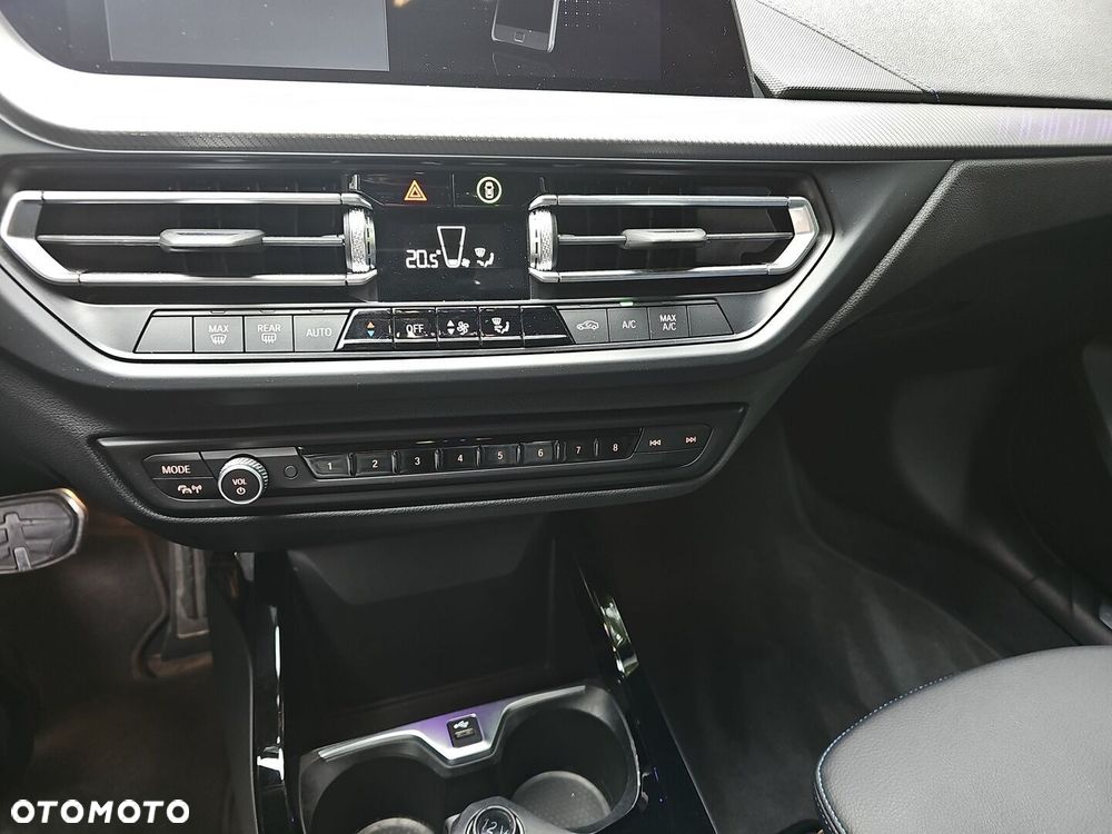 BMW Seria 2 218i - 23