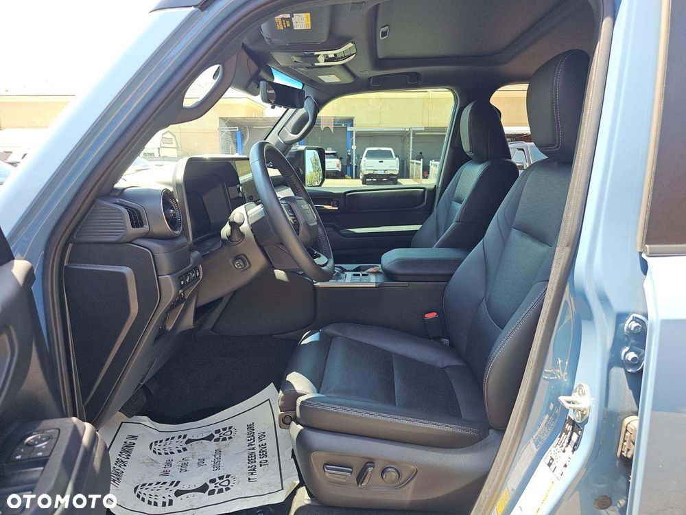 Toyota Land Cruiser - 5