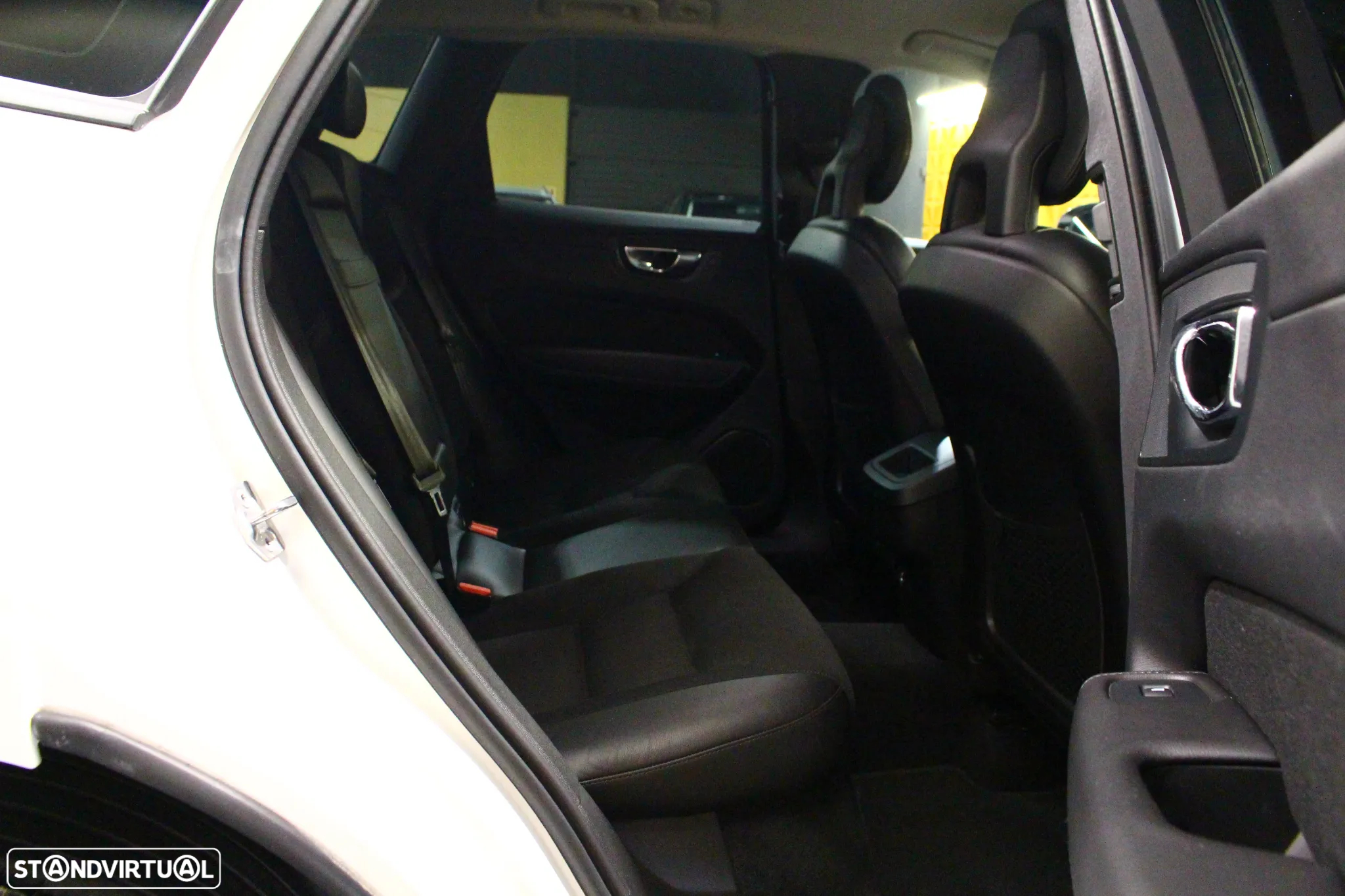 Volvo XC 60 2.0 D4 Inscription AWD Geartronic - 21