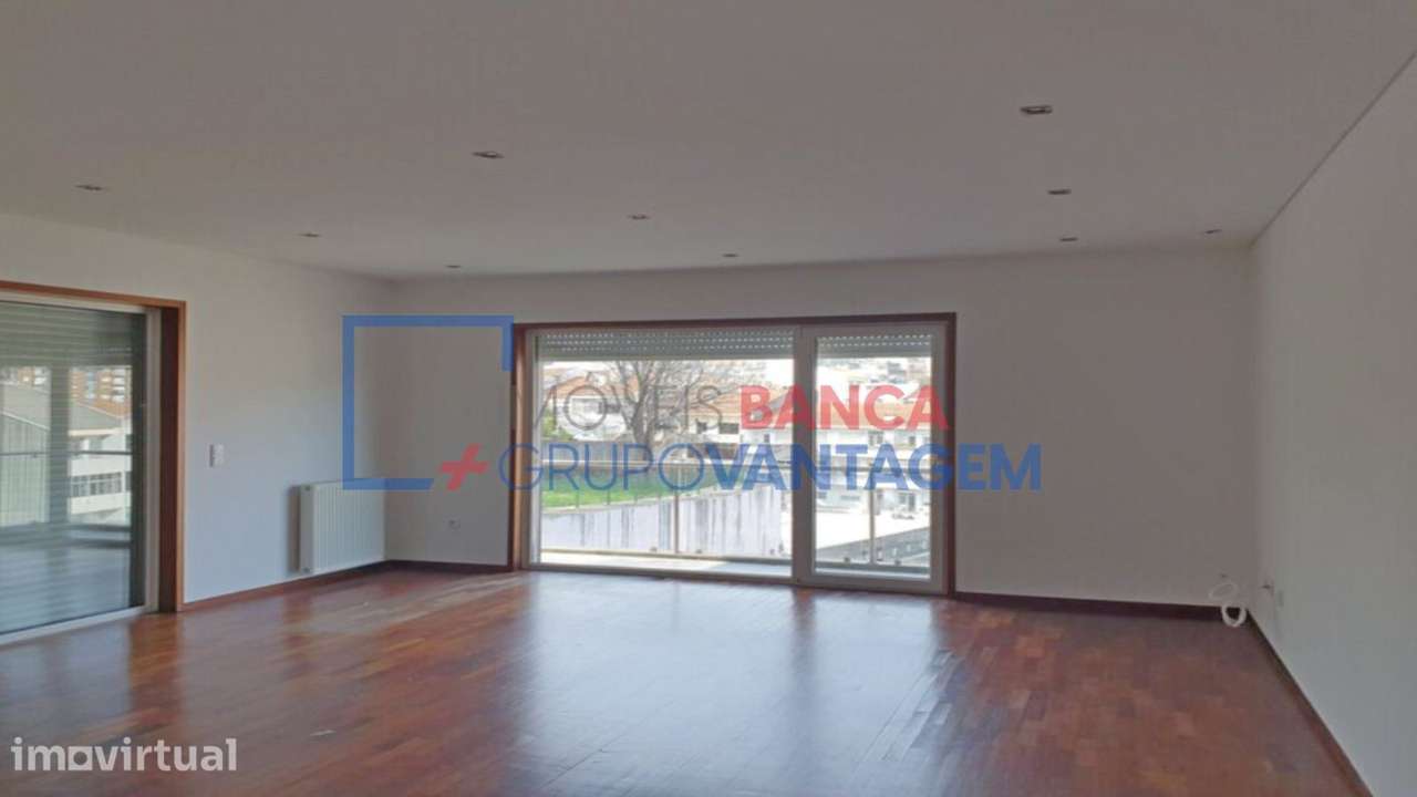 APARTAMENTO T2 - Praça das Flores - PORTO