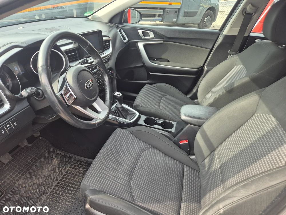 Kia Ceed 1.4 CVVT Dream-Team Edition - 22