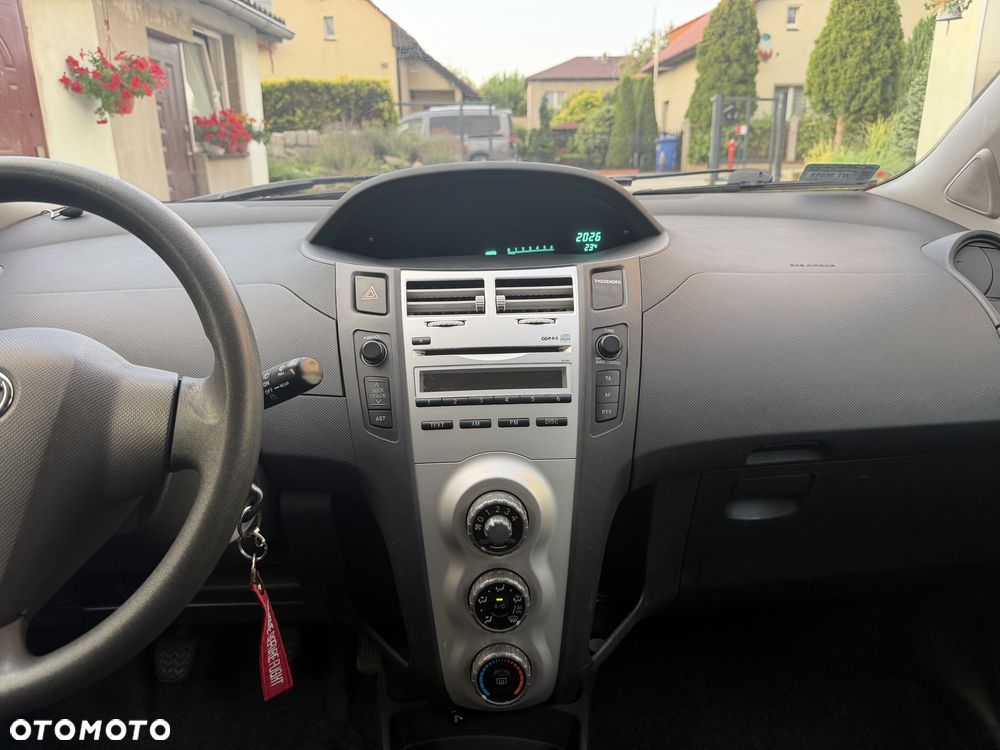 Toyota Yaris - 4