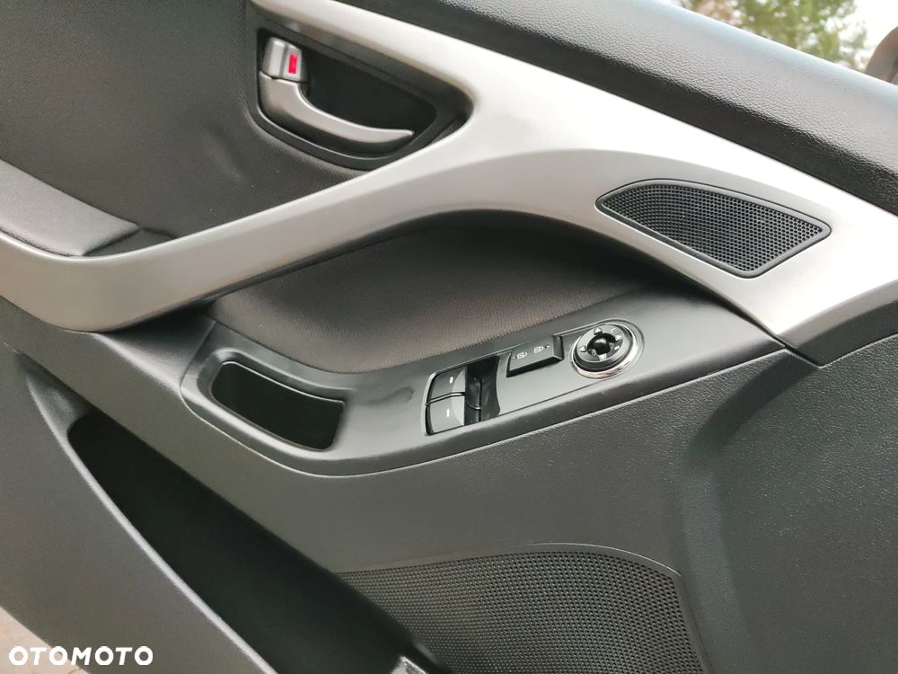 Hyundai Elantra 1.6 Comfort - 15