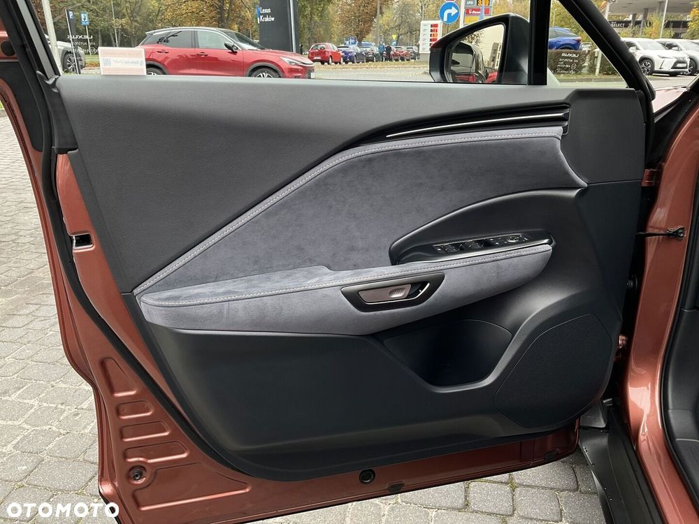 Lexus LBX 1.5 Hybrid Cool AWD - 16