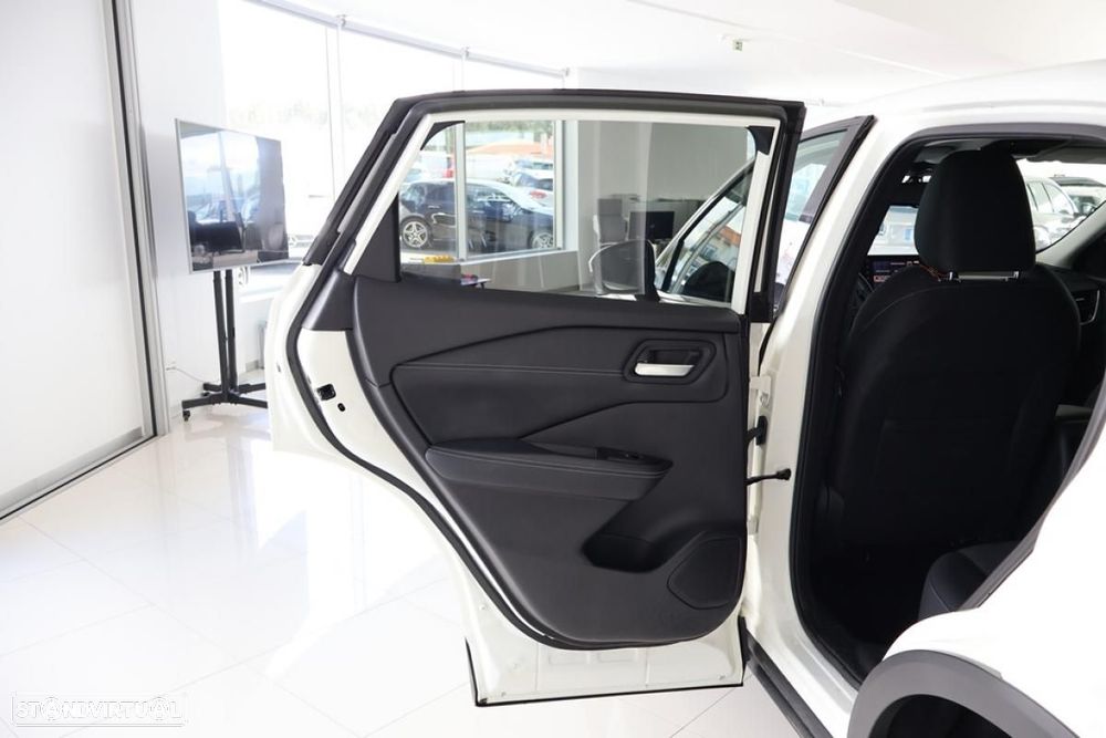 Nissan Qashqai 1.3 DIG-T N-Connecta Xtronic - 16