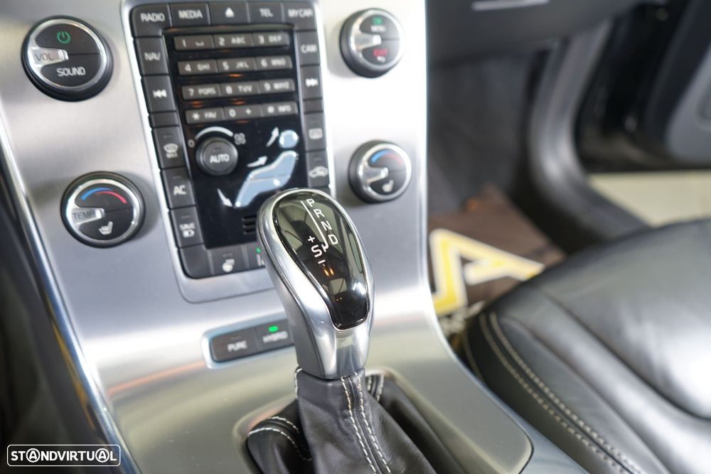 Volvo V60 2.4 D6 Summum AWD Phev - 31