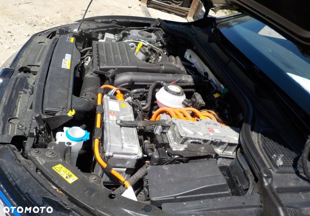 Volkswagen Golf - 6