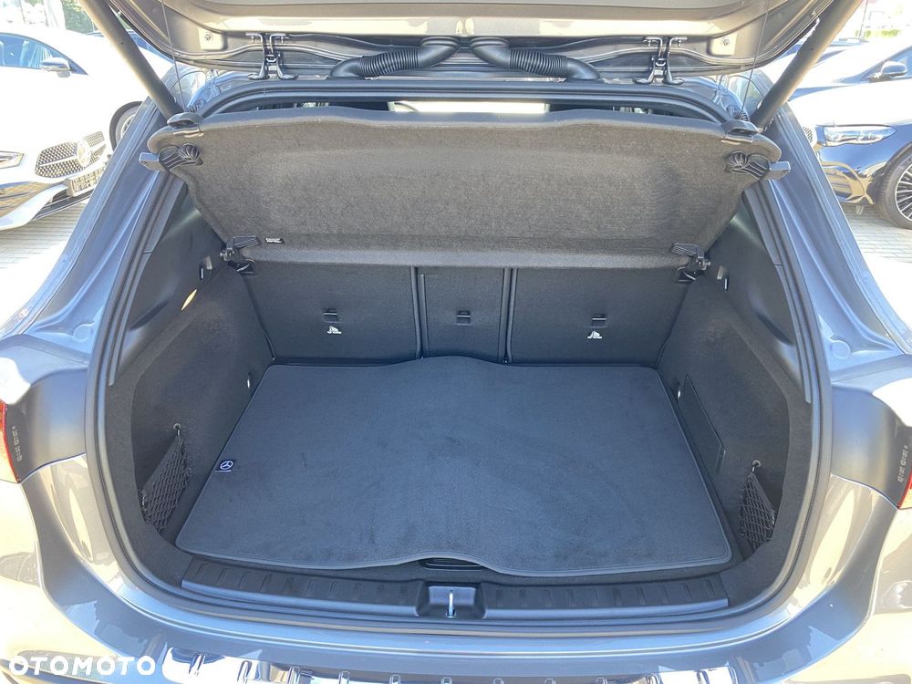 Mercedes-Benz GLA - 26