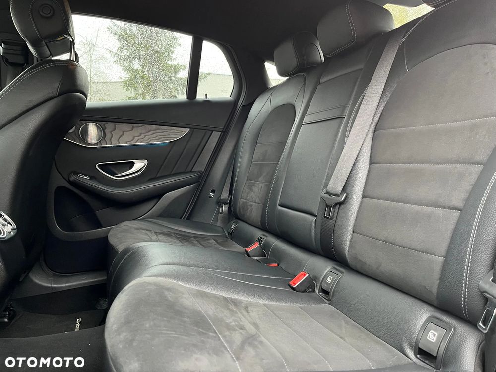 Mercedes-Benz GLC 250 4Matic 9G-TRONIC AMG Line - 28