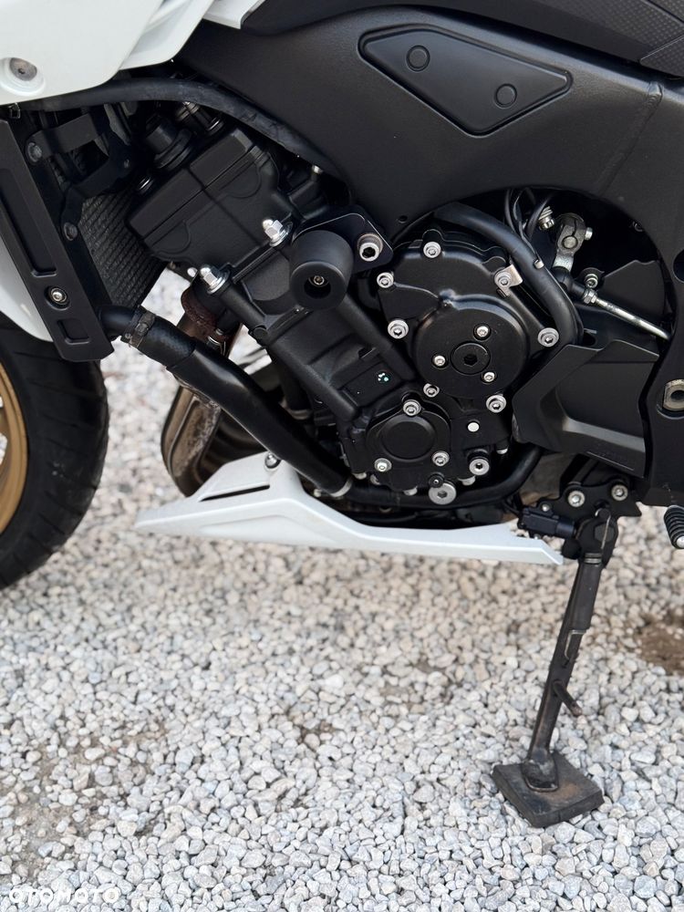 Yamaha FZ8 - 4