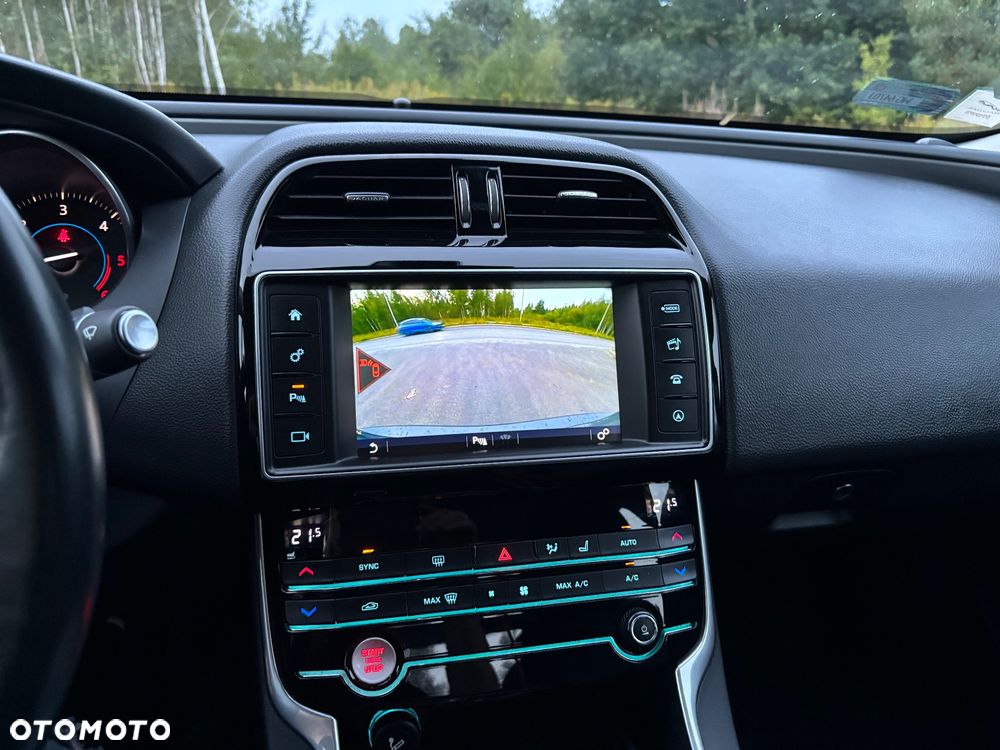Jaguar XE 2.0 D Prestige - 17