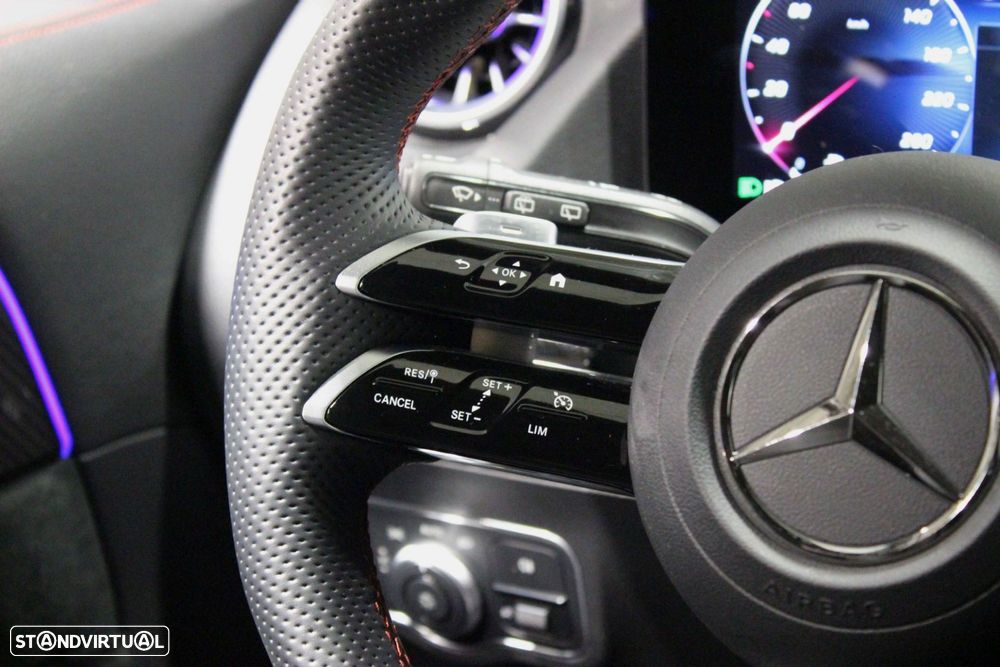 Mercedes-Benz GLA 180 d AMG Line - 16