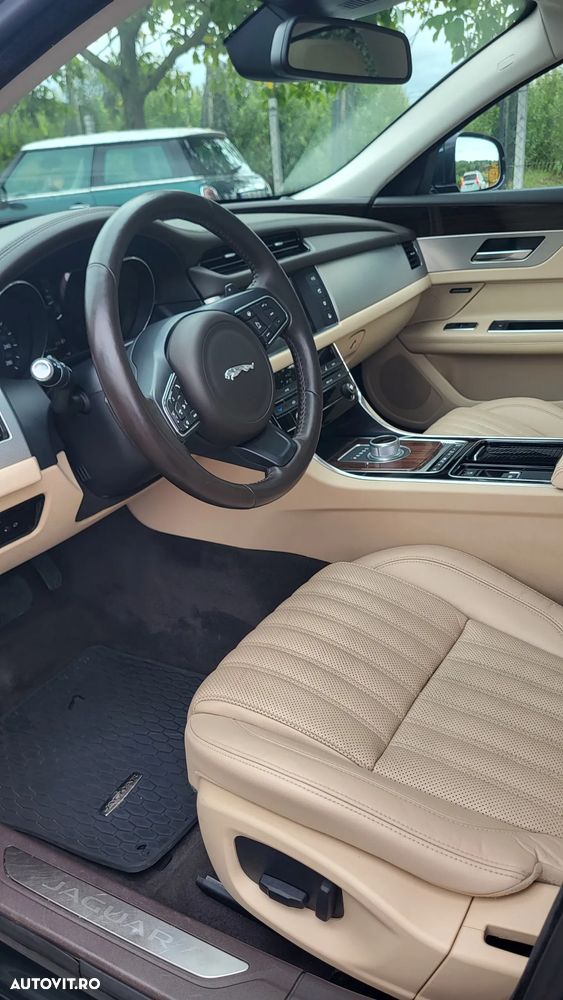 Jaguar XF - 10