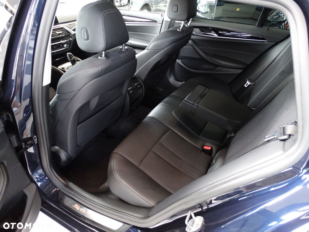 BMW Seria 5 525d Luxury Line sport - 18