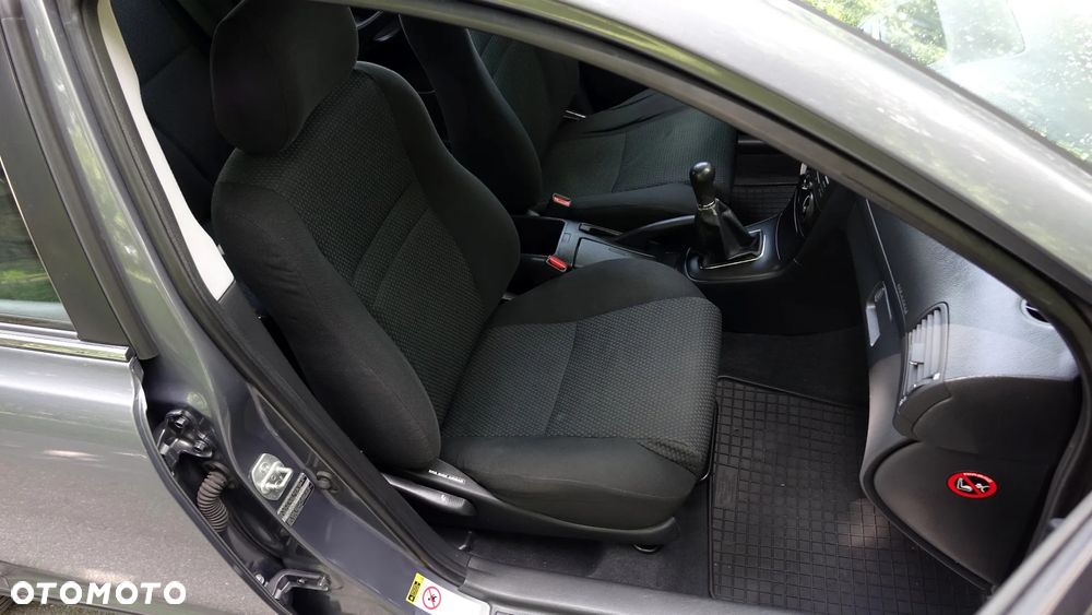 Toyota Avensis - 13